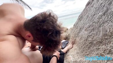 Watch Svandylove SEXTAPE take a wild anal ride on the beach!