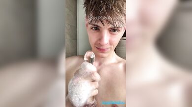 Luca Pfister gets himself off with a glass dildo - Anepicboy's solo cumshot video