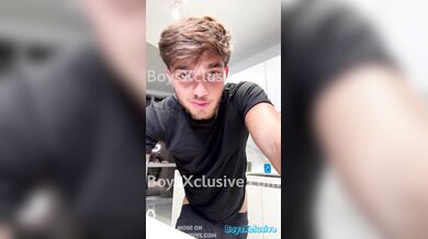 Brad's flowasthetao live with cumshot - hot solo boy & cute boy with a flowy body