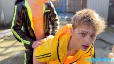 Samos & Edotwink take a wild ride in abandoned building