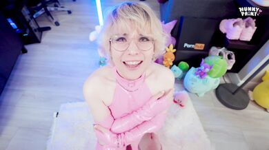 Watch as hunnypaint gets her tight pussy stretched wide open by a big cock in a Halloween-themed sex tape!