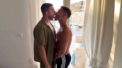 Oliver Hunt takes on Louis Jacks in a hot bareback anal session