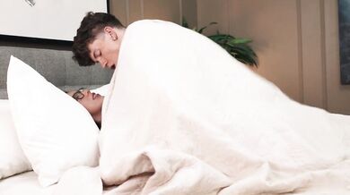 Watch Leo_levine bang Drake Von in this hot bareback clip!